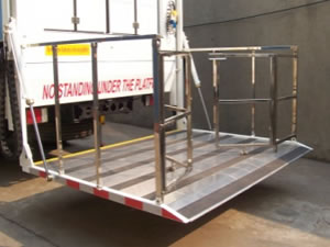 Tail folding lifting platform